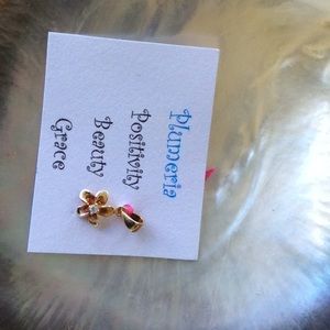 SS Hawaiian plumeria pendant